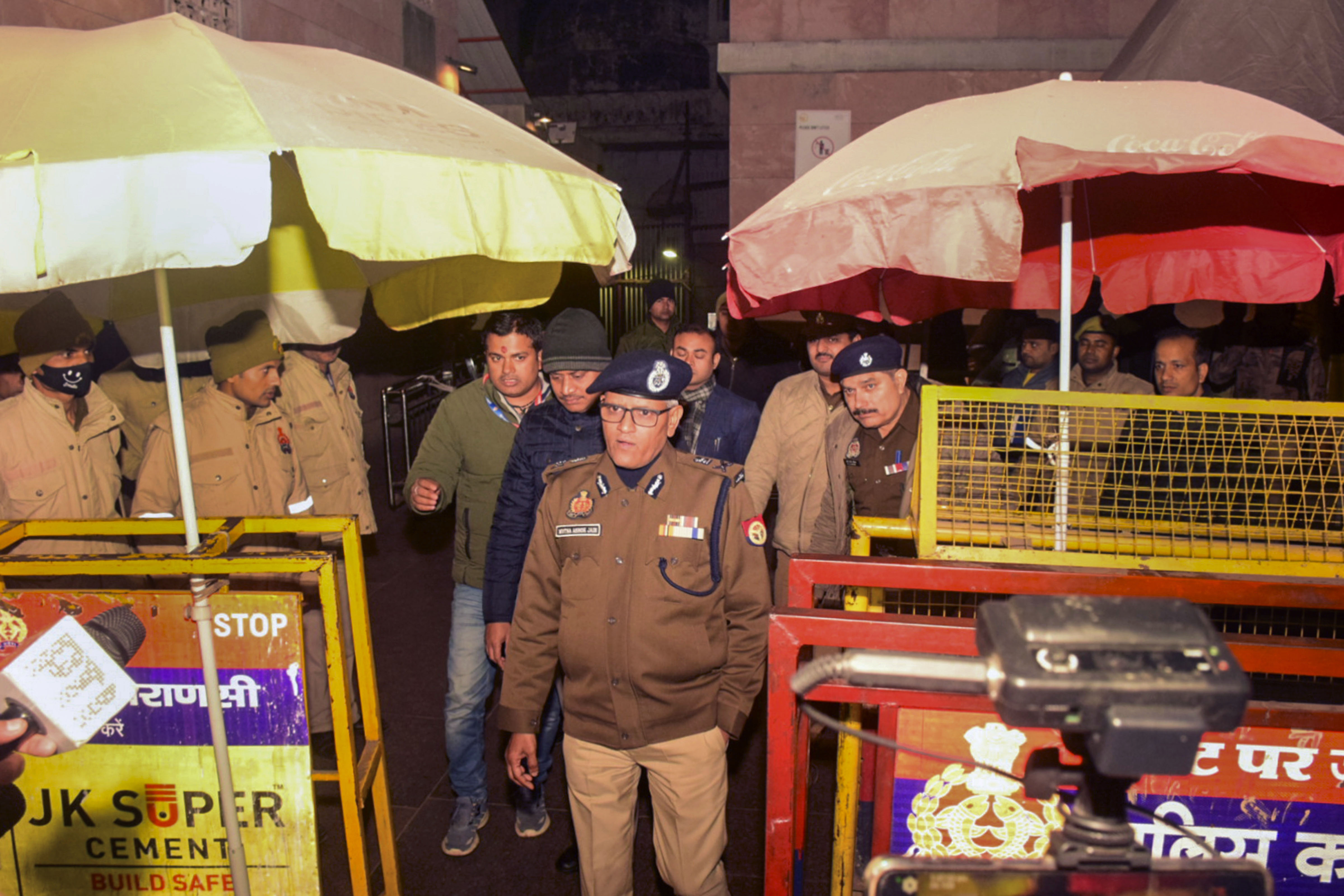 https://www.salarnews.in/public/uploads/images/newsimages/maannewsimage01022024_164905_gyanvapi_mosque2.jpg