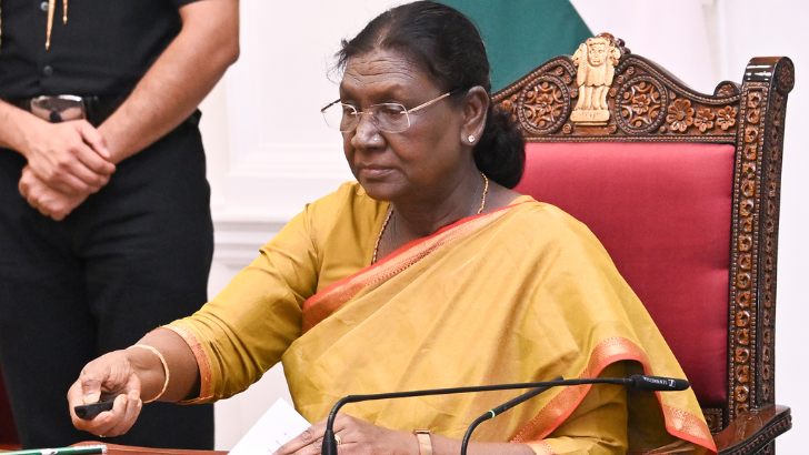 https://www.salarnews.in/public/uploads/images/newsimages/maannewsimage01082026_162350_Murmu.png