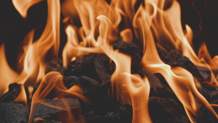 https://www.salarnews.in/public/uploads/images/newsimages/maannewsimage01092025_173230_Fire.png