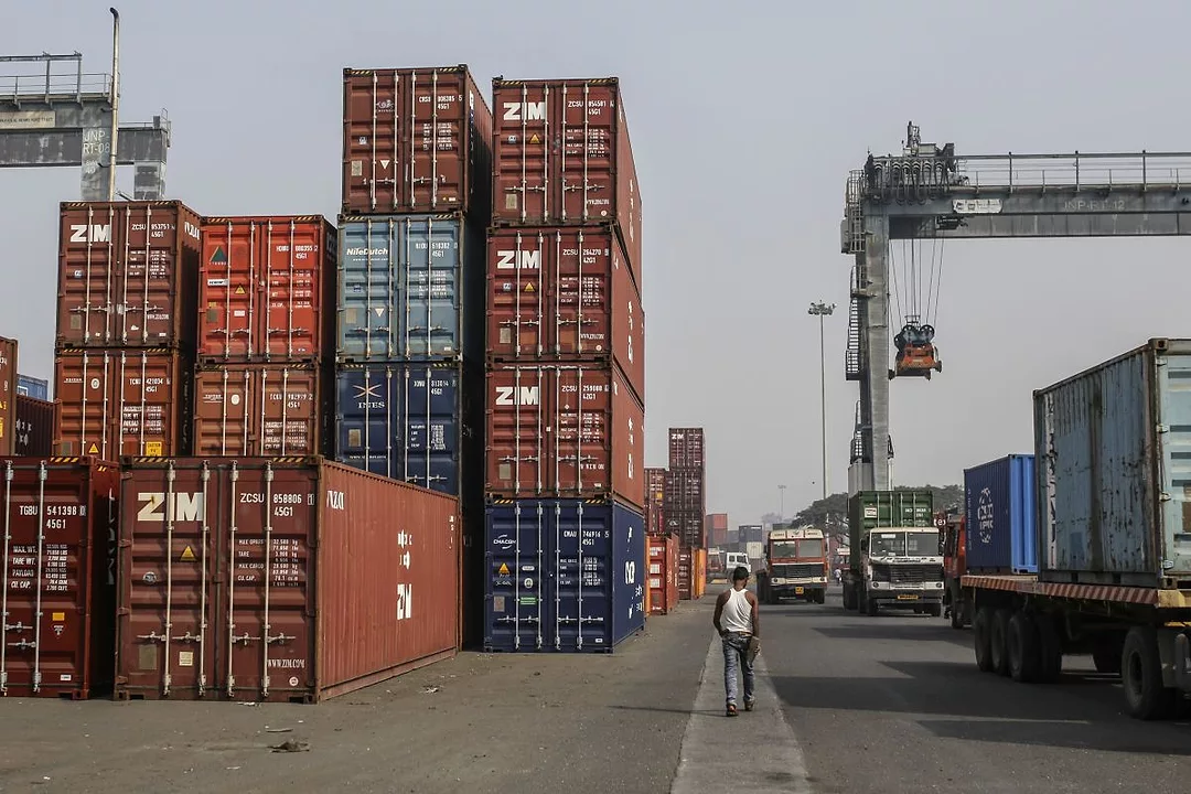 https://www.salarnews.in/public/uploads/images/newsimages/maannewsimage02012026_185629_epub_NEHRU-PORT-INDIA-BLOOMBERG_1080x1080_webp.webp