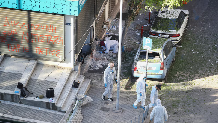 https://www.salarnews.in/public/uploads/images/newsimages/maannewsimage03052025_152916_bombgreece.png