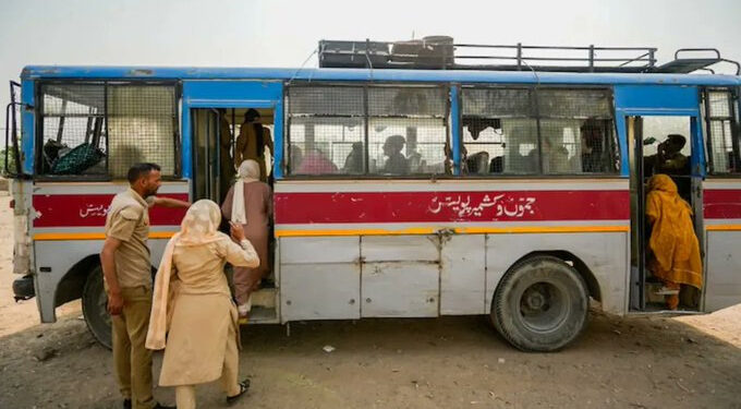 https://www.salarnews.in/public/uploads/images/newsimages/maannewsimage03052025_185658_JK.jpg