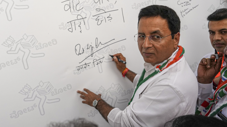https://www.salarnews.in/public/uploads/images/newsimages/maannewsimage03102025_173401_Surjewala.png
