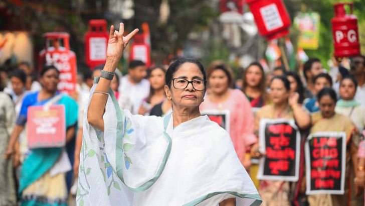 https://www.salarnews.in/public/uploads/images/newsimages/maannewsimage04062026_183937_Mamata.png