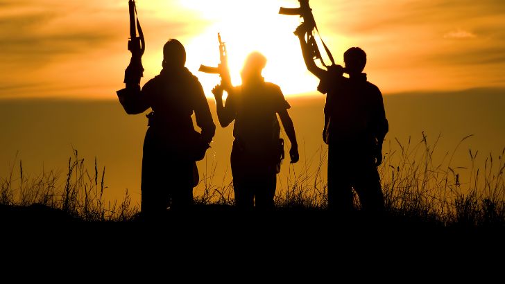 https://www.salarnews.in/public/uploads/images/newsimages/maannewsimage04072026_155500_Guns.jpg
