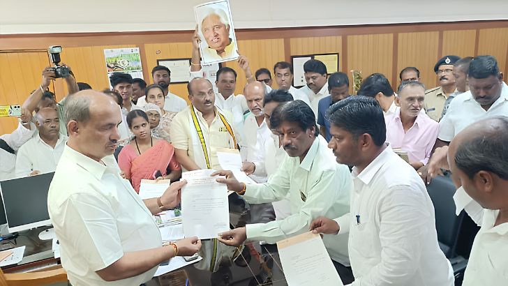 https://www.salarnews.in/public/uploads/images/newsimages/maannewsimage04082026_221655_Patil.jpg