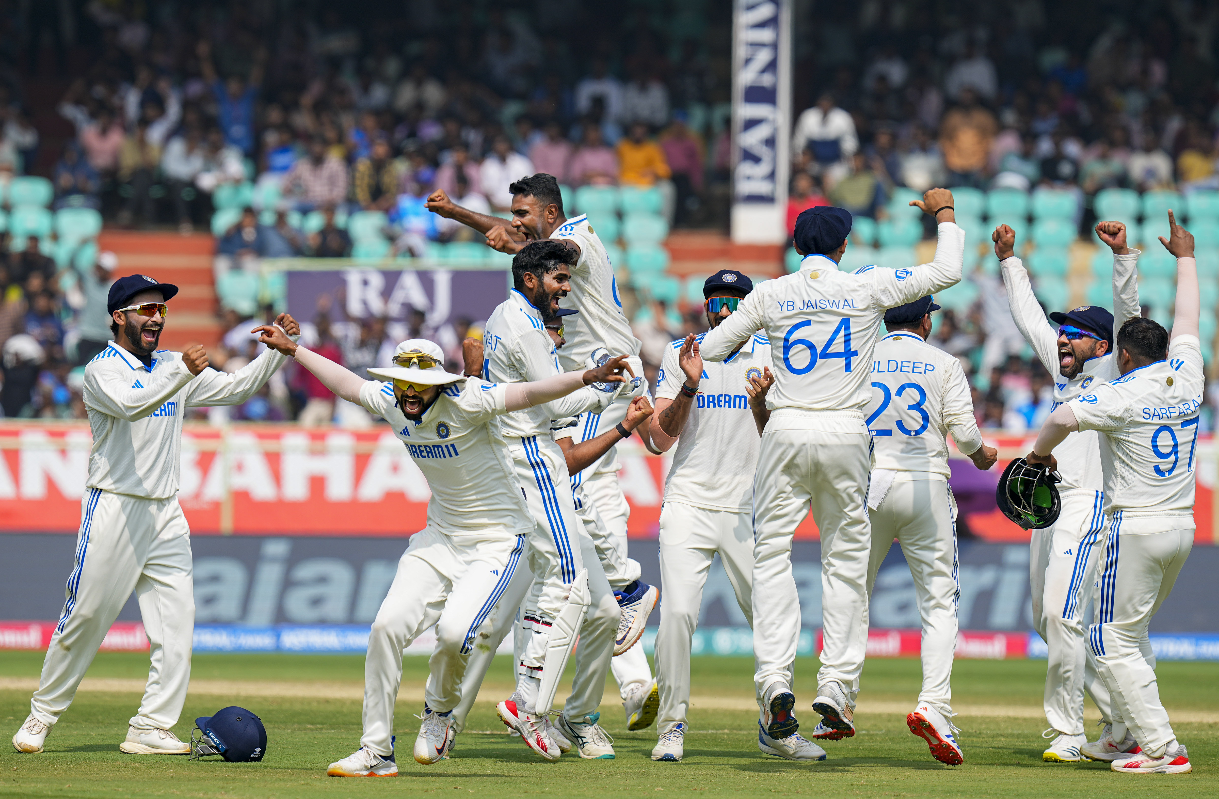 https://www.salarnews.in/public/uploads/images/newsimages/maannewsimage05022024_165402_ind_eng_testcricket4.jpg