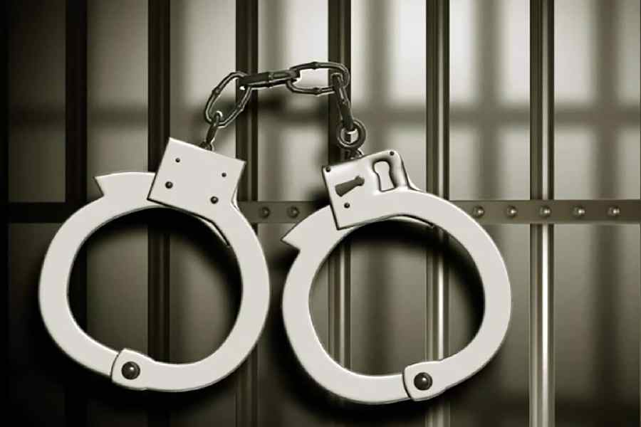 https://www.salarnews.in/public/uploads/images/newsimages/maannewsimage05052025_212735_arrest.jpg