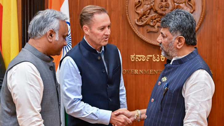 https://www.salarnews.in/public/uploads/images/newsimages/maannewsimage06082026_172250_Anthropic.png