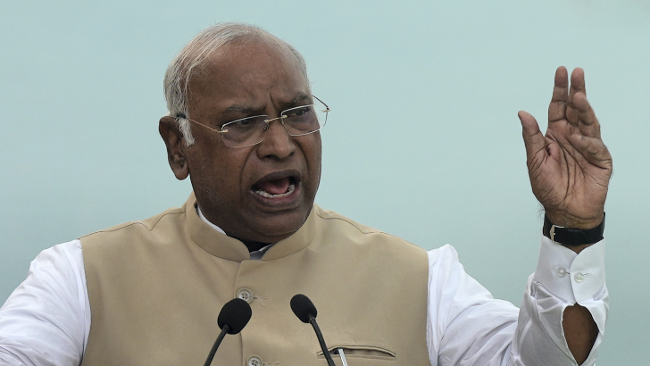 https://www.salarnews.in/public/uploads/images/newsimages/maannewsimage09092025_013108_Kharge.png