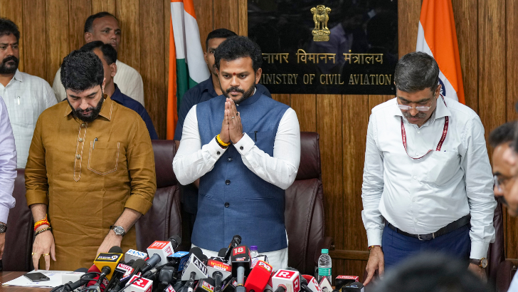 https://www.salarnews.in/public/uploads/images/newsimages/maannewsimage14062025_173656_Naidu.png
