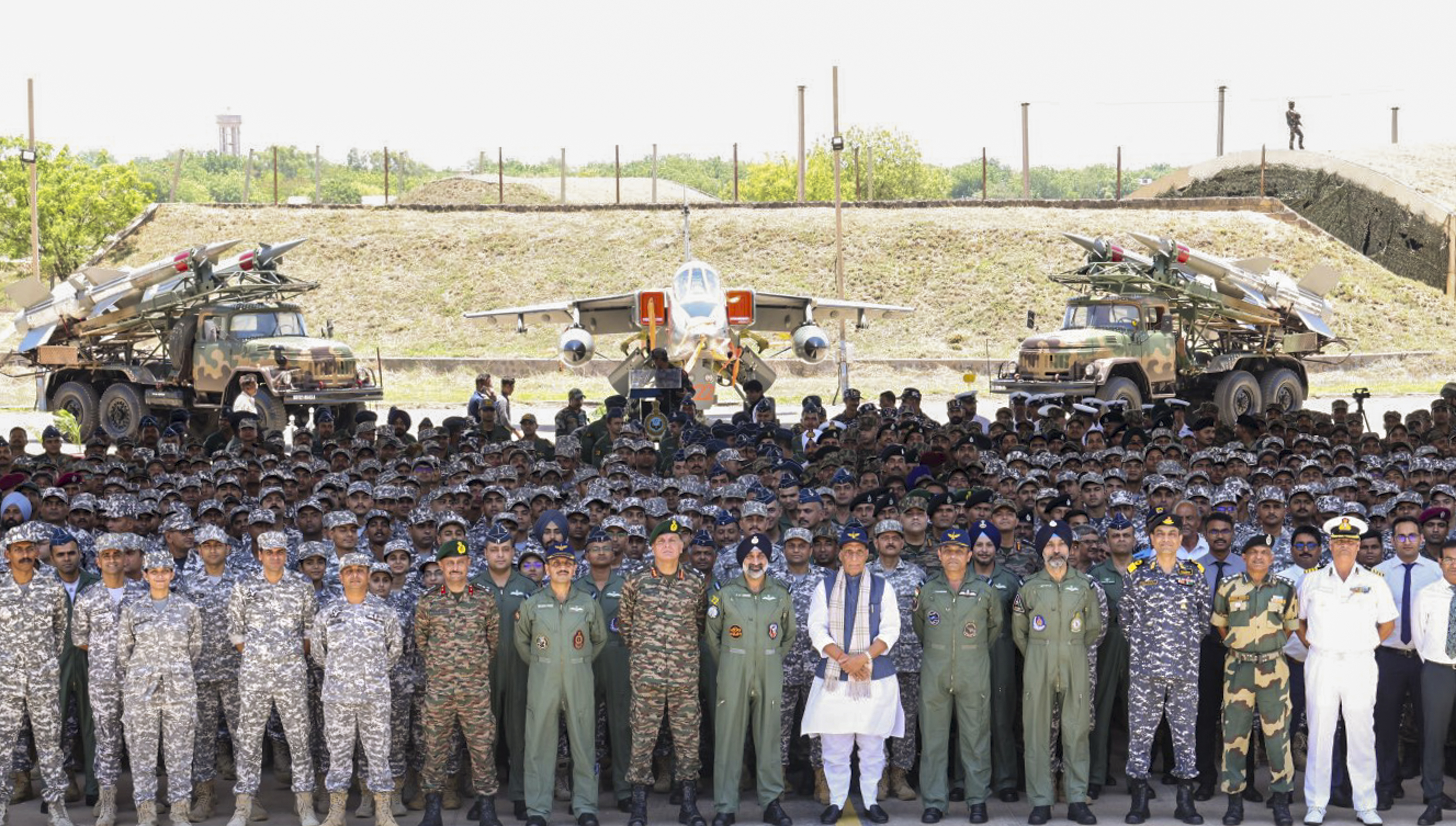 https://www.salarnews.in/public/uploads/images/newsimages/maannewsimage16052025_204012_PTI05_16_2025_000153B.jpg