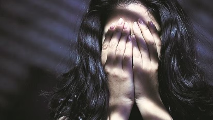 https://www.salarnews.in/public/uploads/images/newsimages/maannewsimage18062025_201103_suicide.png
