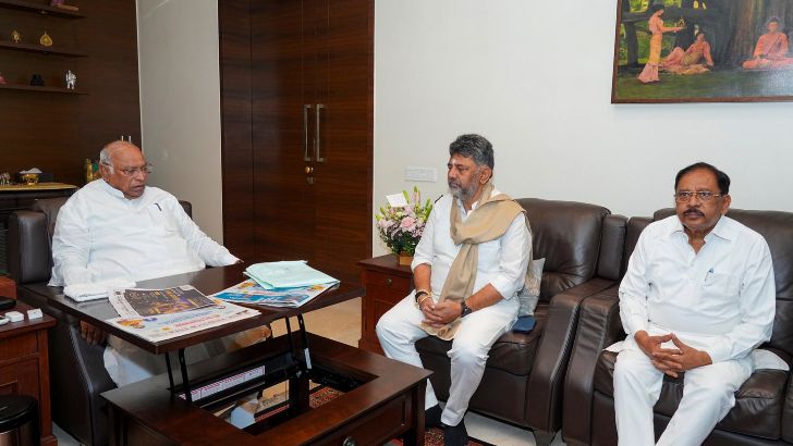 https://www.salarnews.in/public/uploads/images/newsimages/maannewsimage18072026_164417_Parameshwara.jpg