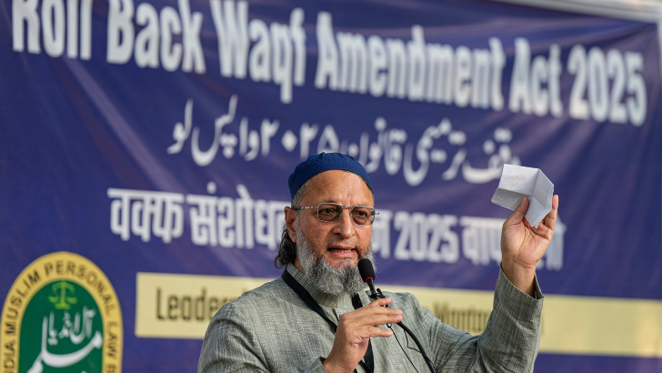 https://www.salarnews.in/public/uploads/images/newsimages/maannewsimage19102025_163519_Owaisi.png