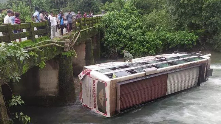 https://www.salarnews.in/public/uploads/images/newsimages/maannewsimage21072025_204420_bus.png