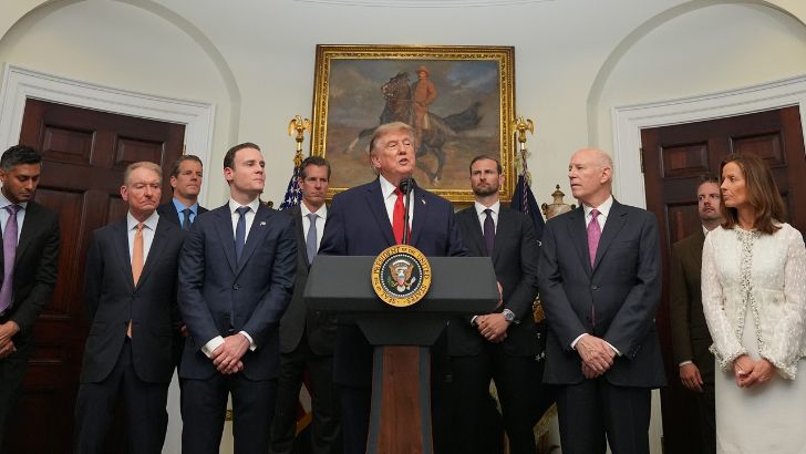 https://www.salarnews.in/public/uploads/images/newsimages/maannewsimage21082026_180718_trump.jpg