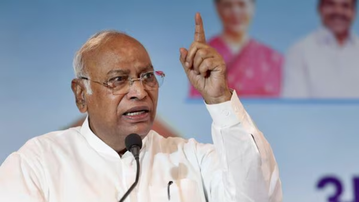 https://www.salarnews.in/public/uploads/images/newsimages/maannewsimage21122025_233159_Mallikarjunkharge.png