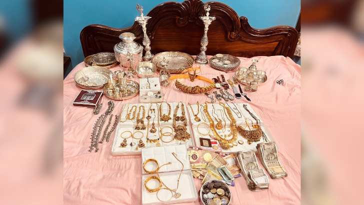 https://www.salarnews.in/public/uploads/images/newsimages/maannewsimage23072025_205733_gold.png