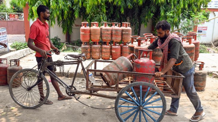 https://www.salarnews.in/public/uploads/images/newsimages/maannewsimage25062026_202914_LPG.jpg
