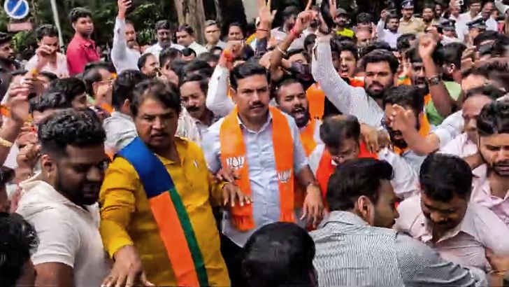 https://www.salarnews.in/public/uploads/images/newsimages/maannewsimage25082026_213951_Vijayendra.jpg