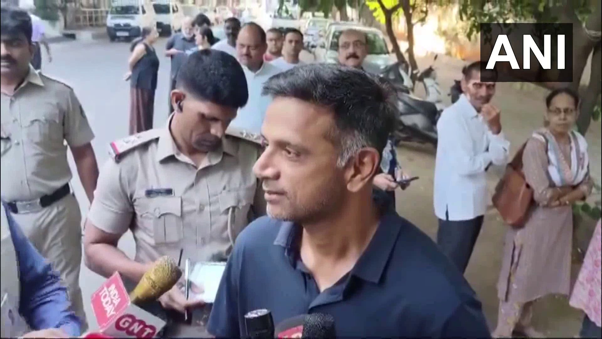 https://www.salarnews.in/public/uploads/images/newsimages/maannewsimage26042024_095440_lspolls_rahuldravid.jpeg
