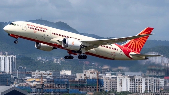 https://www.salarnews.in/public/uploads/images/newsimages/maannewsimage27062025_114125_air_india_boeing_787_1750085012514_1750738818640.jpg