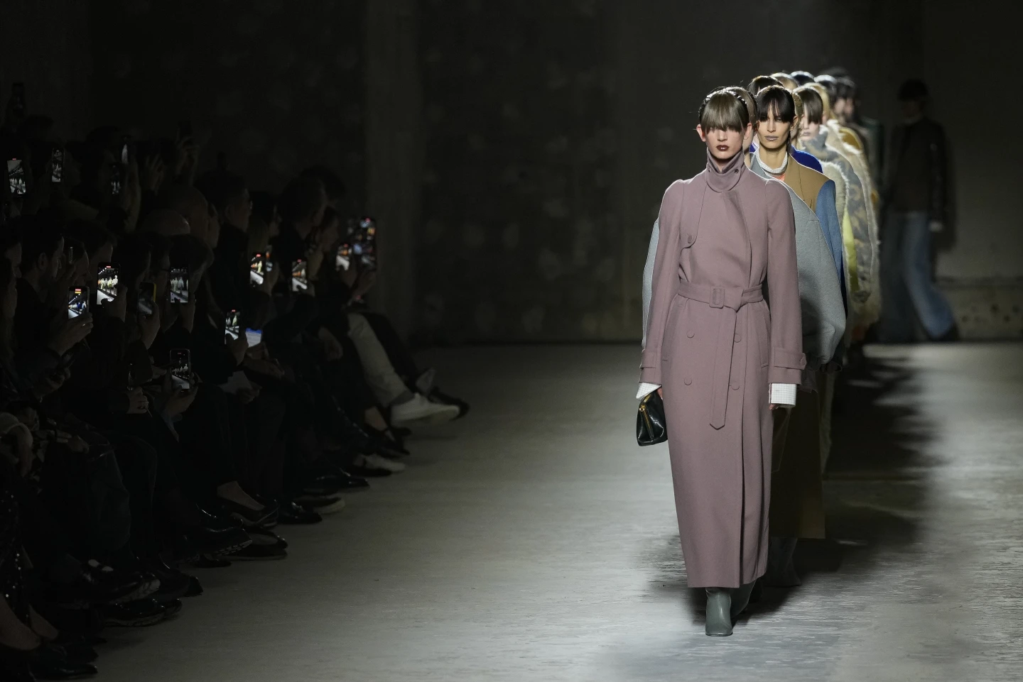 https://www.salarnews.in/public/uploads/images/newsimages/maannewsimage29022024_025023_paris-fashion_week4.webp