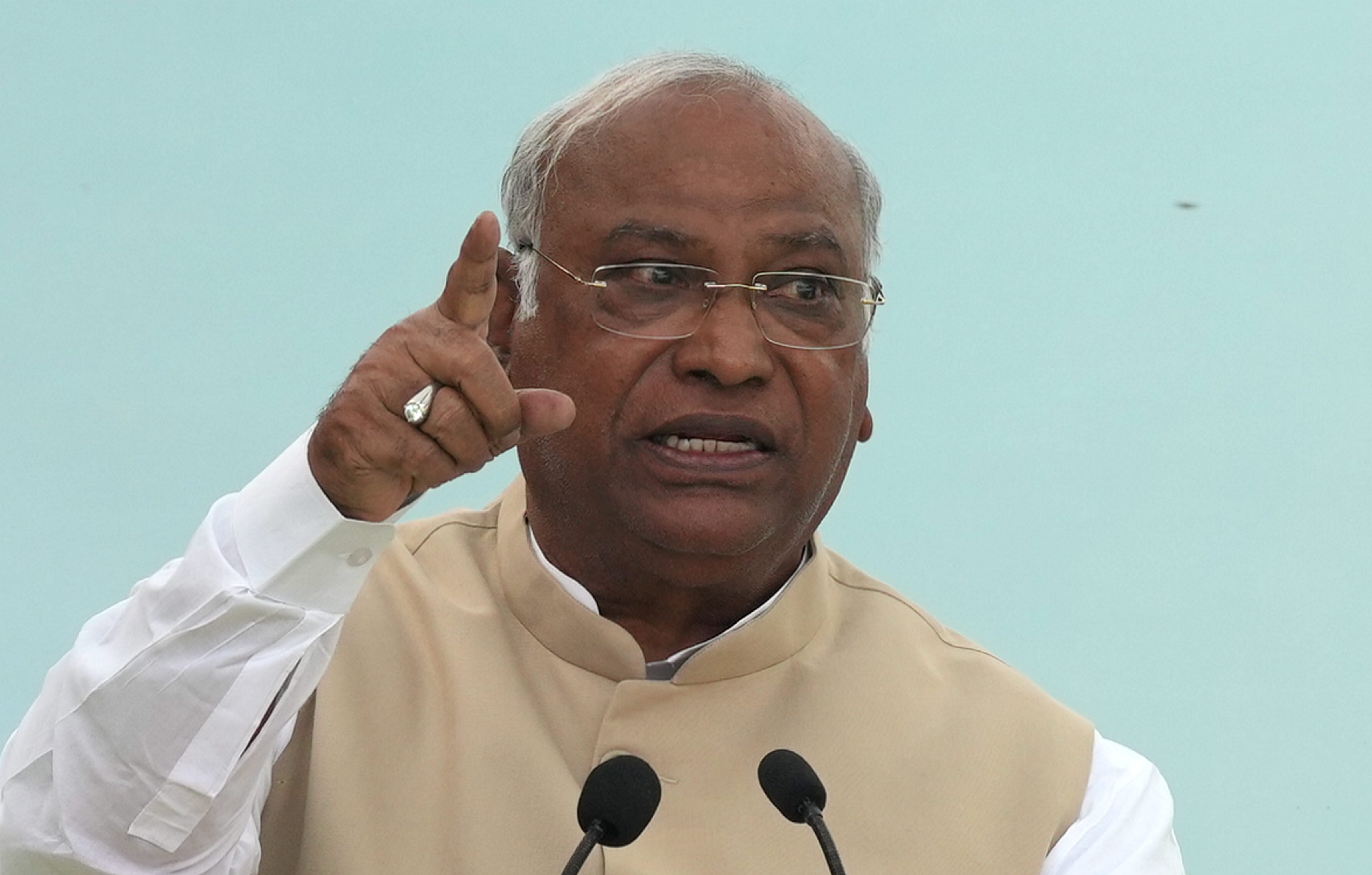 https://www.salarnews.in/public/uploads/images/newsimages/maannewsimage30062025_191910_mallikarjun_kharge.jpg